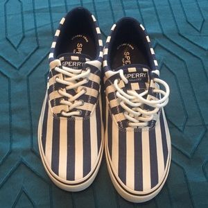 White and navy blue Sperry Top -sider